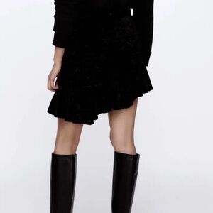 NWT Zara Women's Velvet Mini Skirt Black Size XS 2731/319